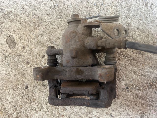 bontott FORD MONDEO IV Bal hátsó Féknyereg Munkahengerrel