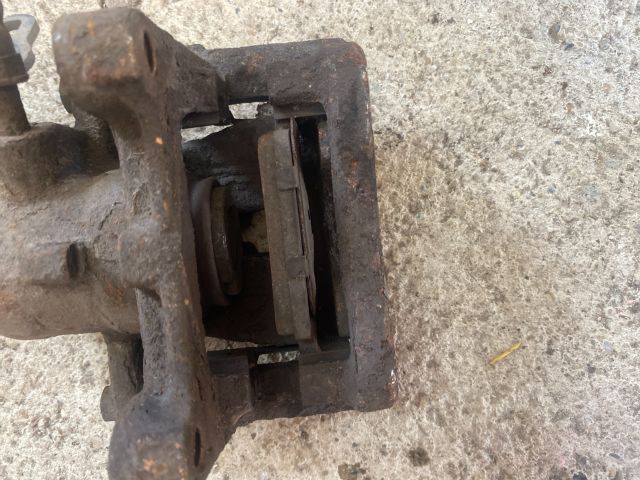 bontott FORD MONDEO IV Bal hátsó Féknyereg Munkahengerrel