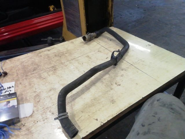 bontott FORD MONDEO IV Fűtőradiátor Vízcső Felső