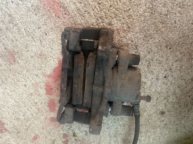 bontott FORD MONDEO IV Jobb első Féknyereg Munkahengerrel