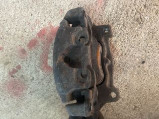 bontott FORD MONDEO IV Jobb első Féknyereg Munkahengerrel