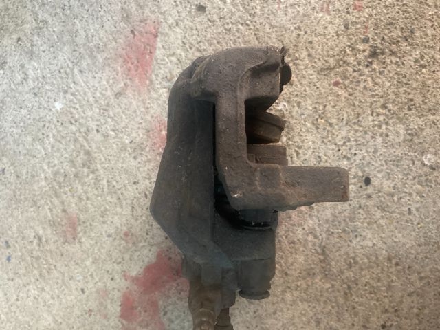 bontott FORD MONDEO IV Jobb első Féknyereg Munkahengerrel