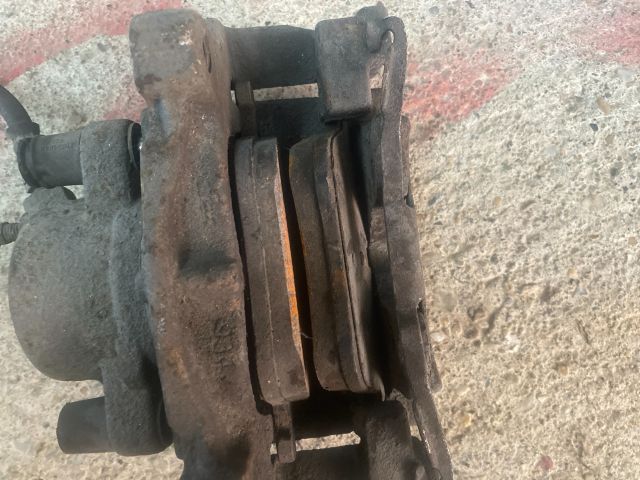 bontott FORD MONDEO IV Jobb első Féknyereg Munkahengerrel