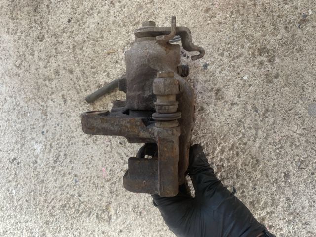 bontott FORD MONDEO IV Jobb hátsó Féknyereg Munkahengerrel