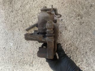 bontott FORD MONDEO IV Jobb hátsó Féknyereg Munkahengerrel