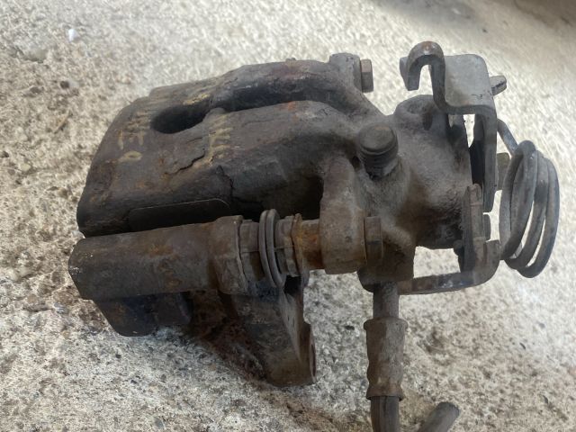 bontott FORD MONDEO IV Jobb hátsó Féknyereg Munkahengerrel