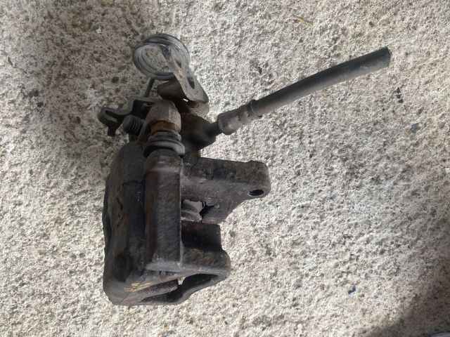 bontott FORD MONDEO IV Jobb hátsó Féknyereg Munkahengerrel