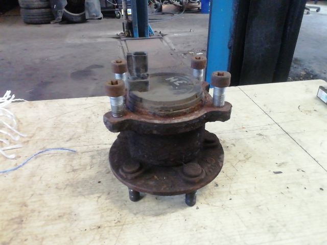 bontott FORD MONDEO IV Jobb hátsó Kerékagy