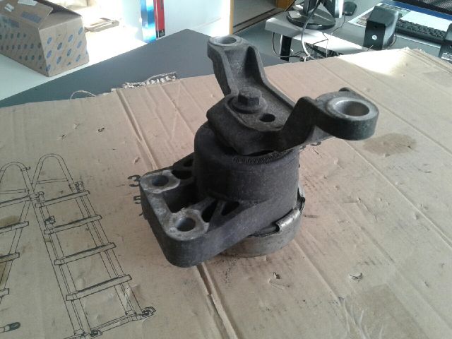 bontott FORD MONDEO IV Motor Tartó Bak Jobb