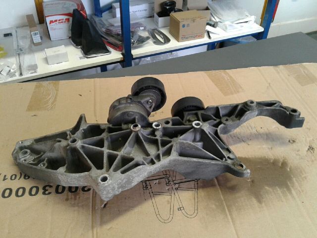 bontott FORD MONDEO IV Szervó Tartó Bak Szíjfeszítővel