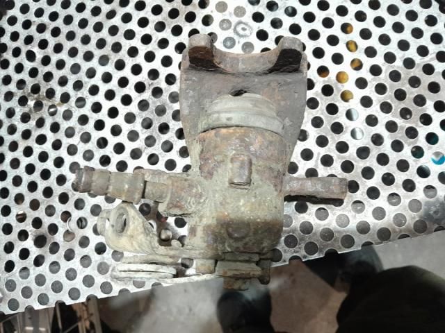 bontott FORD MONDEO IV Bal hátsó Féknyereg Munkahengerrel