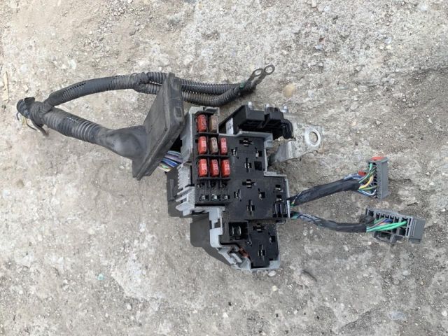 bontott FORD MONDEO IV Biztosítéktábla Motortér