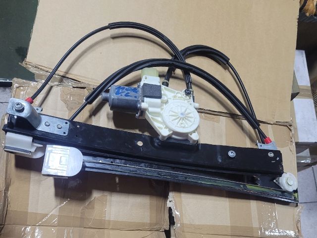 bontott FORD MONDEO IV Bal első Ablakemelő Szerkezet (Elektromos)