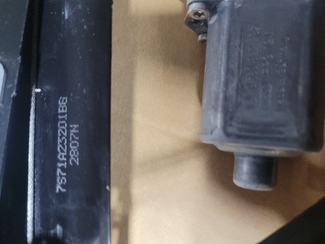 bontott FORD MONDEO IV Bal első Ablakemelő Szerkezet (Elektromos)