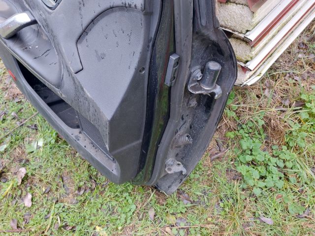 bontott FORD MONDEO IV Bal első Ajtó (Részeivel)