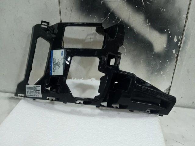 bontott FORD MONDEO IV Bal első Lökhárító Tartó (Műanyag)