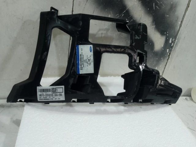 bontott FORD MONDEO IV Bal első Lökhárító Tartó (Műanyag)