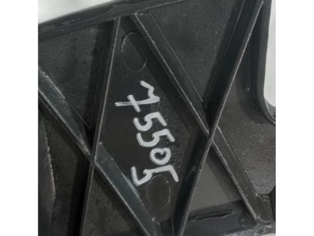 bontott FORD MONDEO IV Bal első Lökhárító Tartó (Műanyag)