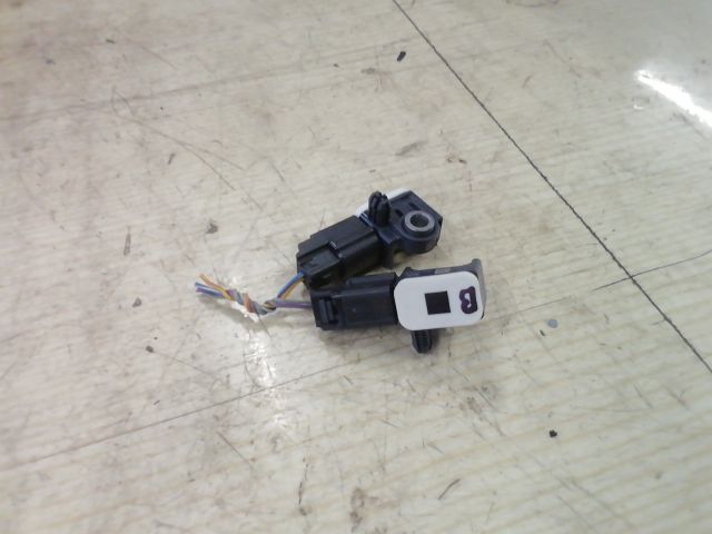 bontott FORD MONDEO IV Bal első Oldal Ütközés Érzékelő