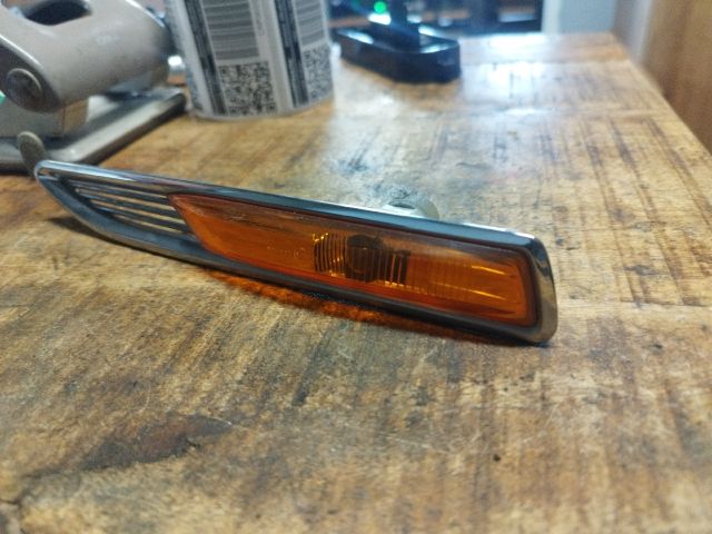 bontott FORD MONDEO IV Bal első Sárvédő Irányjelző