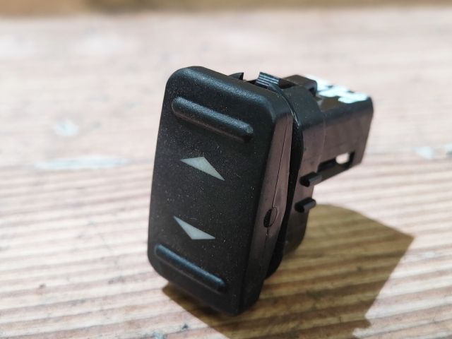 bontott FORD MONDEO IV Bal hátsó Ablakemelő Kapcsoló