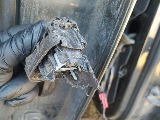 bontott FORD MONDEO IV Bal hátsó Ajtó (Részeivel)