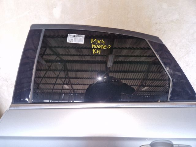 bontott FORD MONDEO IV Bal hátsó Ajtó (Részeivel)