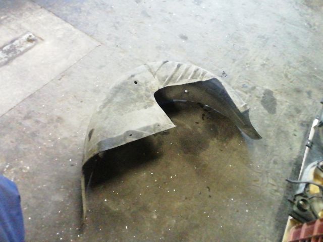 bontott FORD MONDEO IV Bal hátsó Hátsó Dobbetét (Kerékjárati, Műanyag)