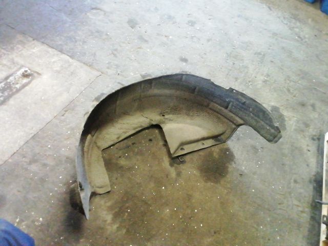 bontott FORD MONDEO IV Bal hátsó Hátsó Dobbetét (Kerékjárati, Műanyag)