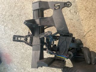 bontott FORD MONDEO IV Bal hátsó Külső Kilincsfészek