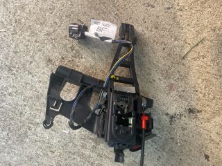 bontott FORD MONDEO IV Bal hátsó Külső Kilincsfészek