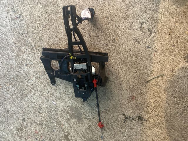 bontott FORD MONDEO IV Bal hátsó Külső Kilincsfészek