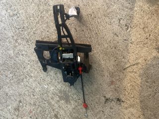 bontott FORD MONDEO IV Bal hátsó Külső Kilincsfészek