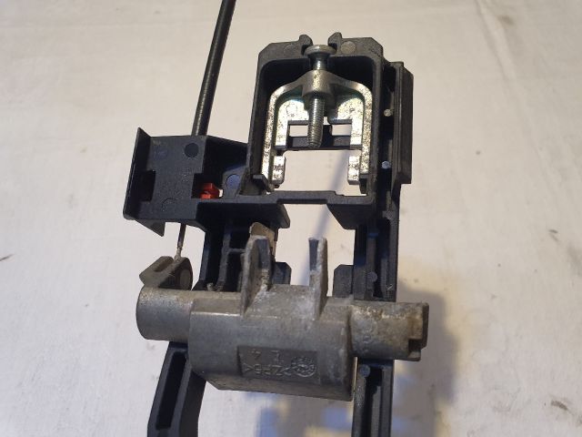 bontott FORD MONDEO IV Bal hátsó Külső Kilincsfészek