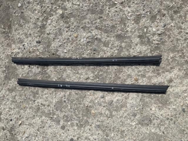 bontott FORD MONDEO IV Bal hátsó Vízlehúzó Gumicsík