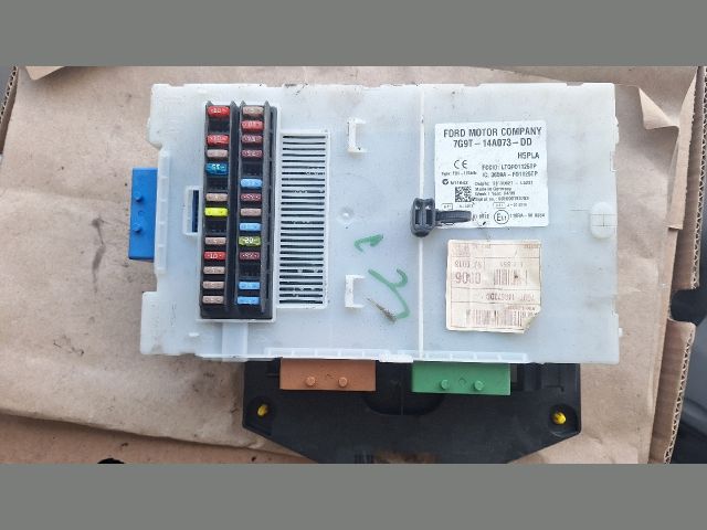 bontott FORD MONDEO IV Biztosítéktábla Utastér