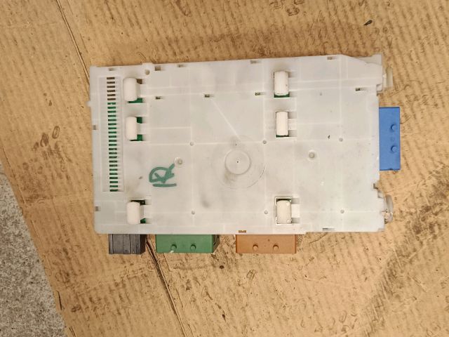 bontott FORD MONDEO IV Biztosítéktábla Utastér