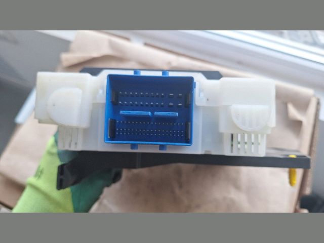 bontott FORD MONDEO IV Biztosítéktábla Utastér