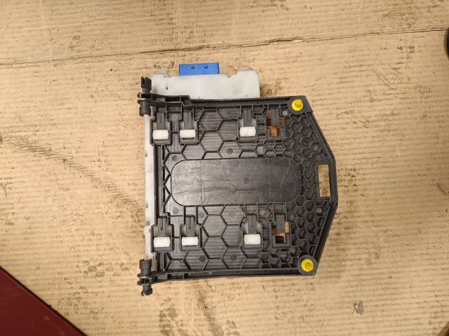 bontott FORD MONDEO IV Biztosítéktábla Utastér