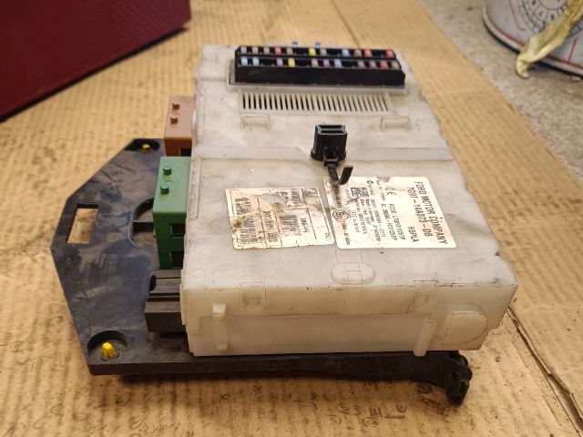 bontott FORD MONDEO IV Biztosítéktábla Utastér