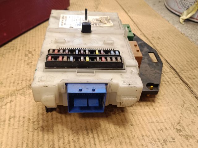 bontott FORD MONDEO IV Biztosítéktábla Utastér