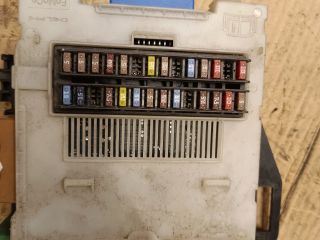 bontott FORD MONDEO IV Biztosítéktábla Utastér