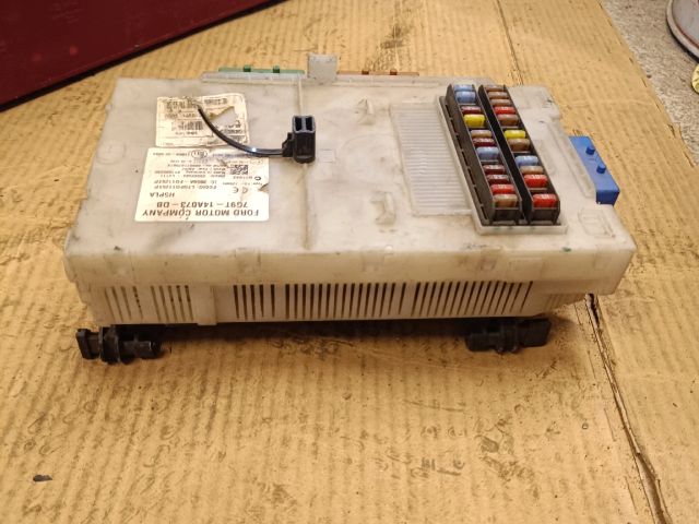 bontott FORD MONDEO IV Biztosítéktábla Utastér