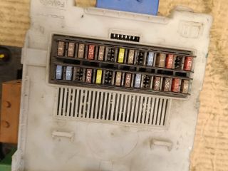 bontott FORD MONDEO IV Biztosítéktábla Utastér