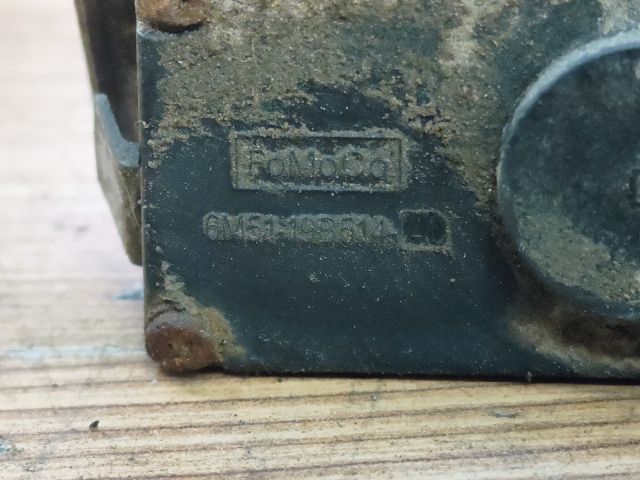 bontott FORD MONDEO IV Csomagtér Nyitó Kar / Gomb