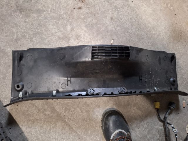 bontott FORD MONDEO IV Csomagtérajtó Burkolat Alsó