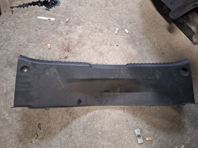 bontott FORD MONDEO IV Csomagtérajtó Burkolat Alsó