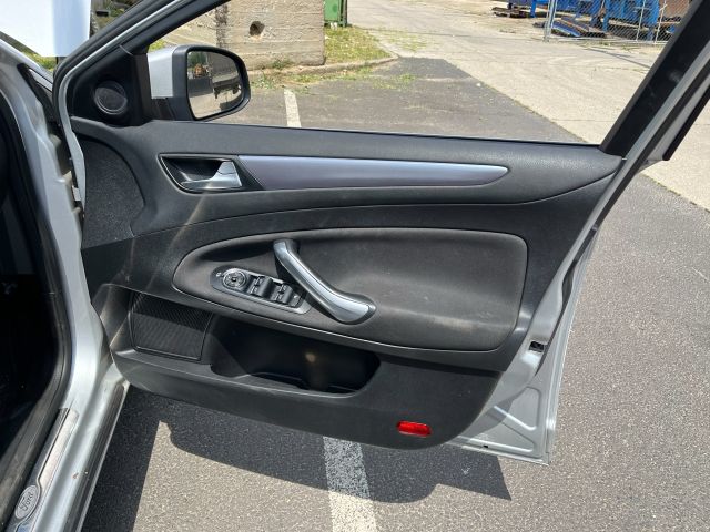 bontott FORD MONDEO IV Csomagtérajtó Kárpit