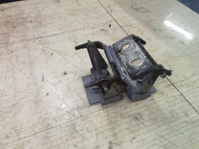 bontott FORD MONDEO IV Csomagtérajtó Zsanér