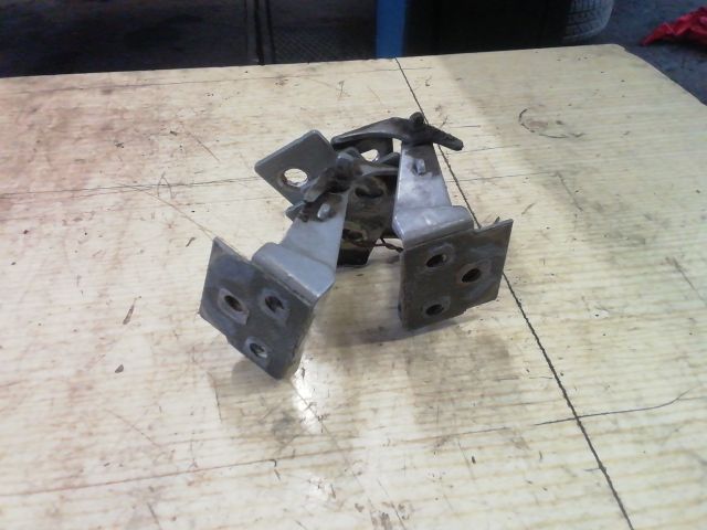 bontott FORD MONDEO IV Csomagtérajtó Zsanér